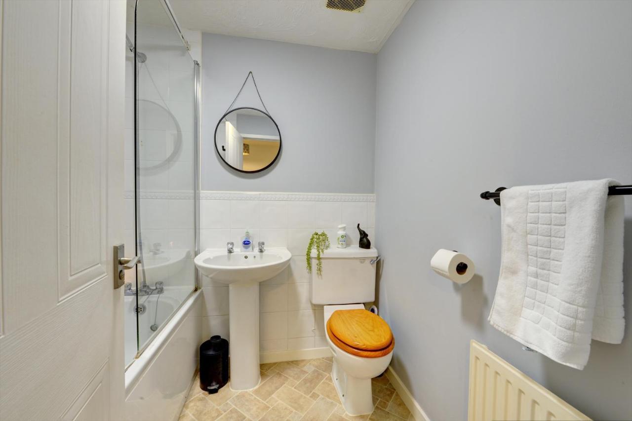 Modern 2 Bed House Sleeps 6 Southam Town Centre - Inspire Homes Ltd Екстер'єр фото