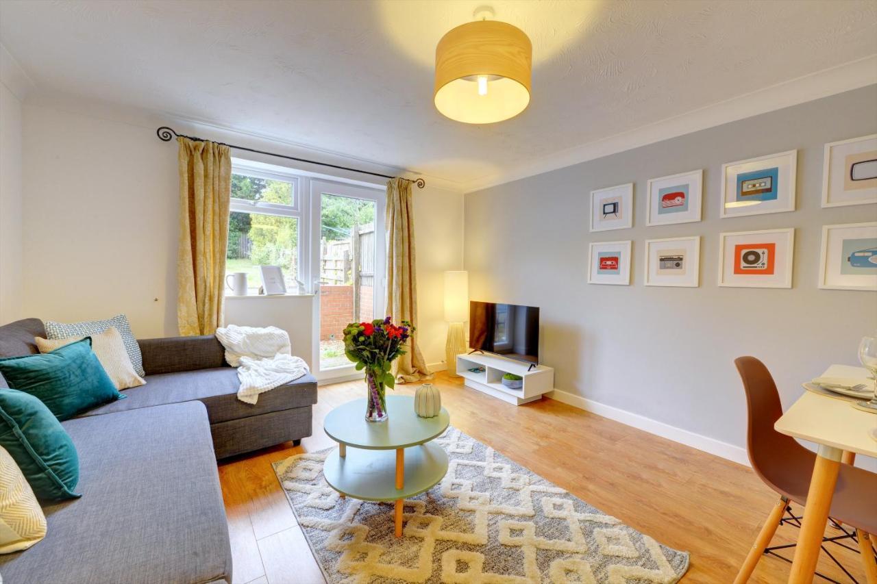 Modern 2 Bed House Sleeps 6 Southam Town Centre - Inspire Homes Ltd Екстер'єр фото